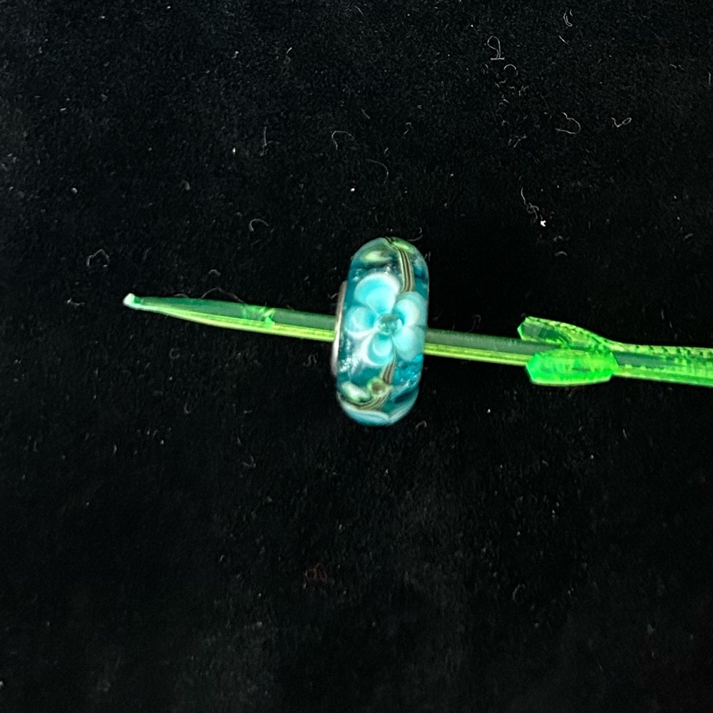 Troll beads blue floral bead